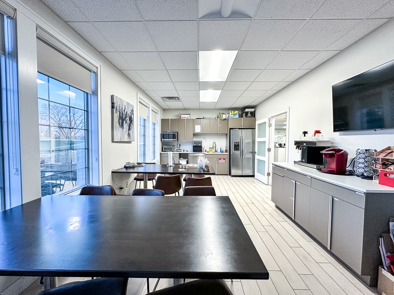 More Photos Of 11118 Coldwater Rd, Fort Wayne Office For Sale