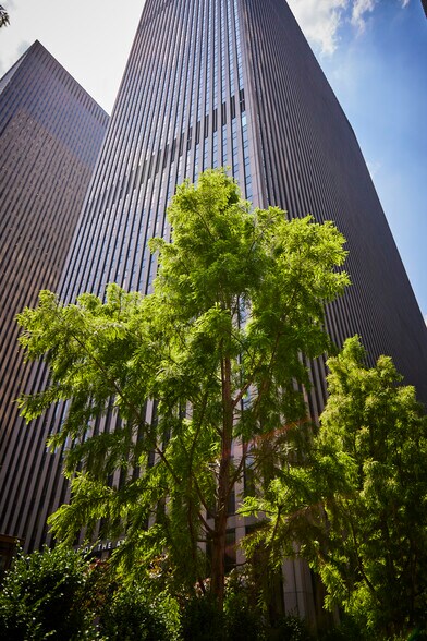 More Photos Of 1221 Avenue of the Americas, New York Office For Lease