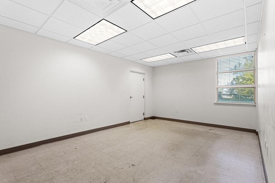 More Photos Of 6515 NW 16th St, Gainesville Manufacturing For Lease