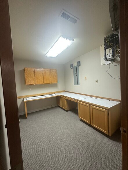 More Photos Of 259 SW 1st Ave, Canby Office For Lease