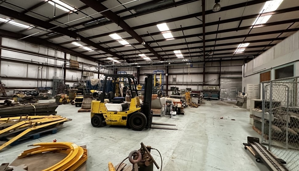 More Photos Of 17012 Roper St, Mojave Industrial For Lease