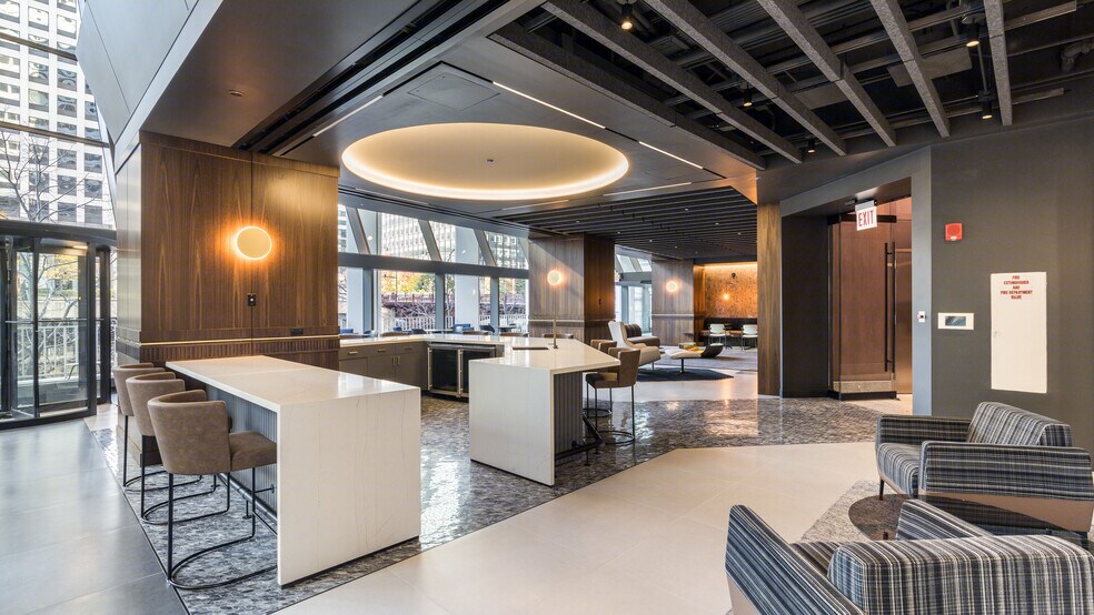 More Photos Of 200 S Wacker Dr, Chicago Office For Lease