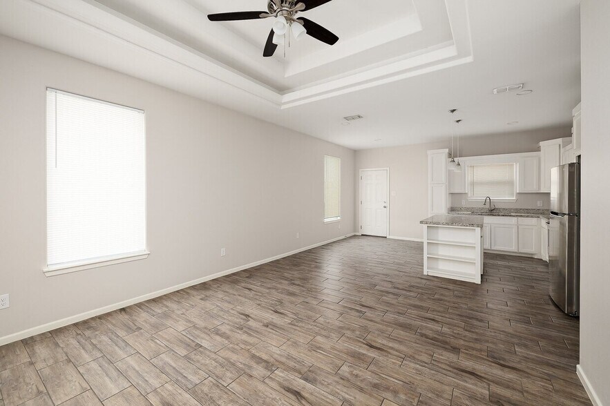 More Photos Of 904 N Kentucky St, Alton Multifamily For Sale