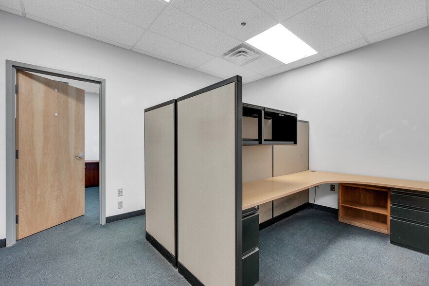 More Photos Of 4200 Pioneer Ave, Las Vegas Warehouse For Sale