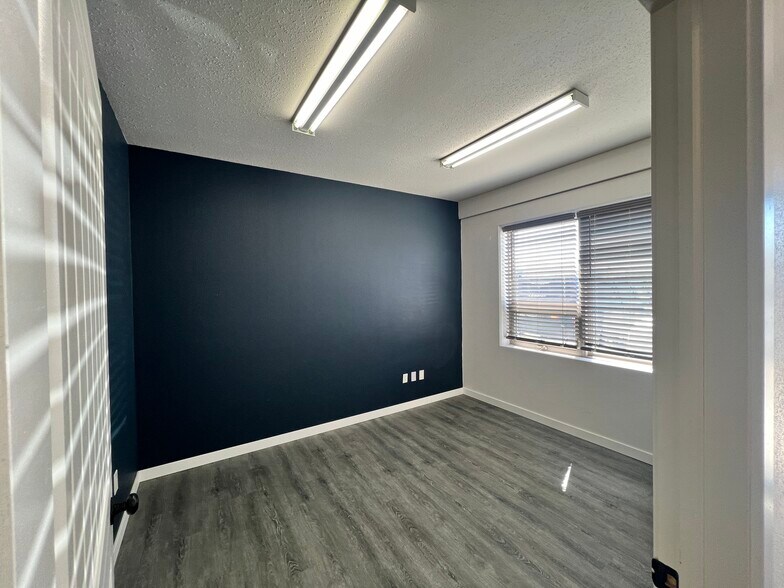 More Photos Of 7471 Edgar Industrial Bend, Red Deer Light Distribution For Sale