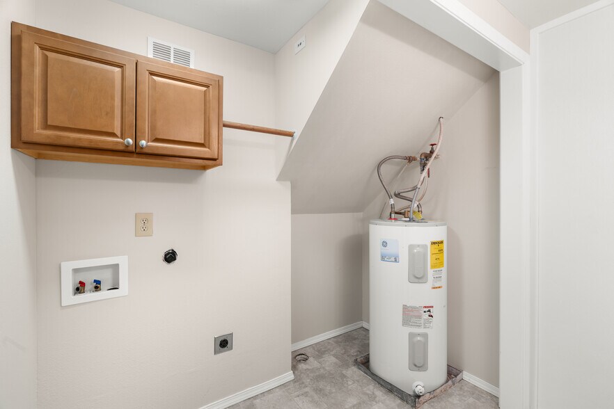 More Photos Of 430 Metzler St, Molalla Apartments For Sale