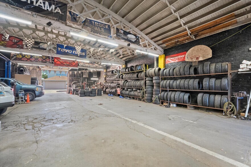 More Photos Of 2447 S Pulaski Ave, Chicago Warehouse For Sale