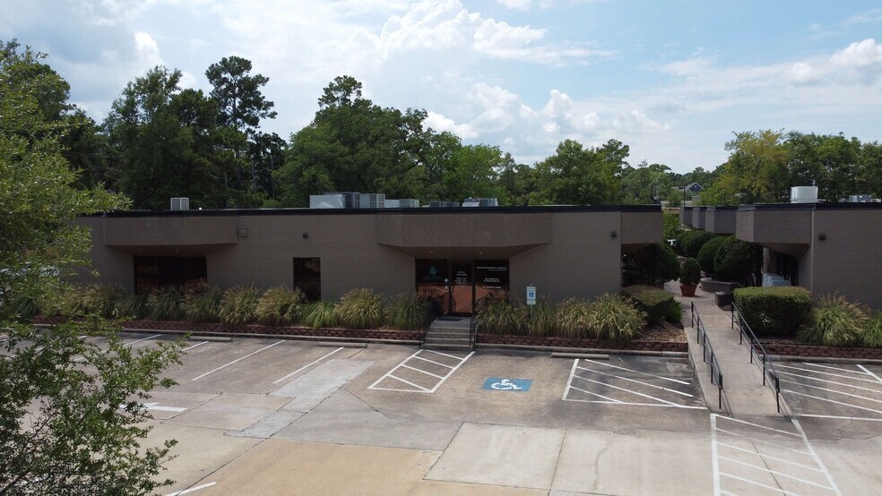 More Photos Of 1110 Kingwood Dr, Kingwood Office For Sale