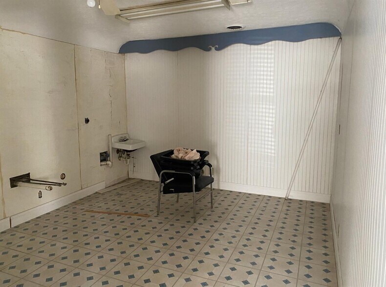 More Photos Of 895 Shuler Ave, Hamilton Office For Sale