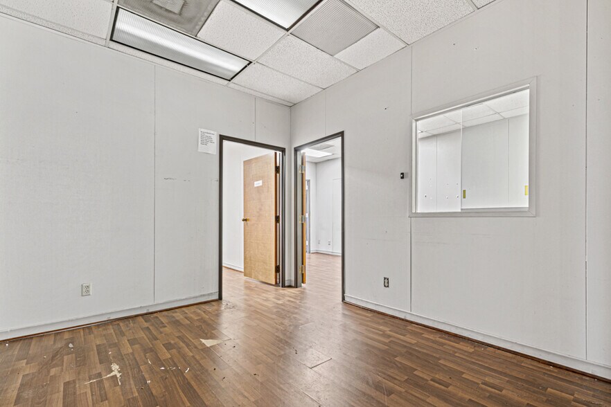 More Photos Of 1301 Northwest Hwy, Garland Office For Sale