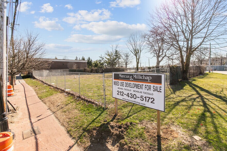 More Photos Of 1291 New York Ave, Huntington Station Land For Sale