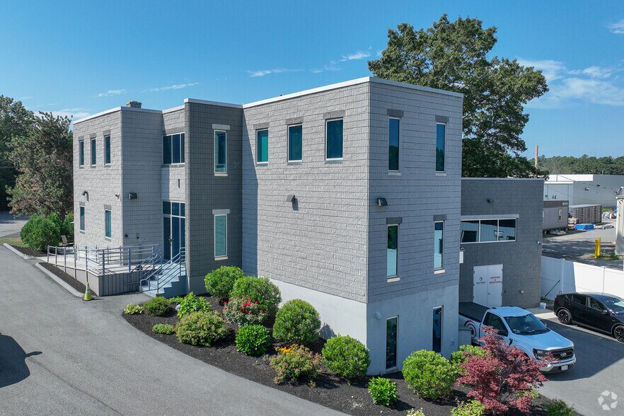 More Photos Of 1 Connector Rd, Andover Office For Sale