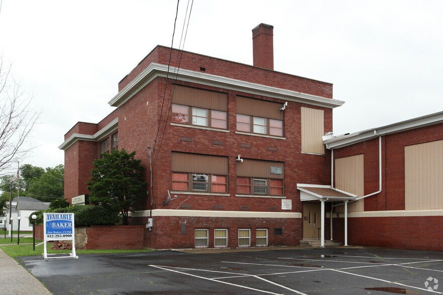 More Photos Of 230 E Montgomery Ave, Clarksville Office Residential For Sale