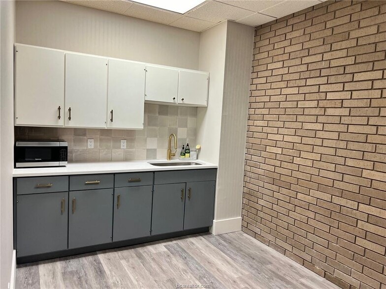 More Photos Of 3131 E 29th St, Bryan Loft Creative Space For Lease