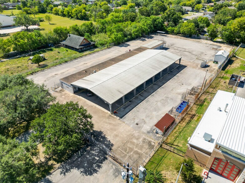 More Photos Of 11510 Cullen Blvd, Houston Warehouse For Sale