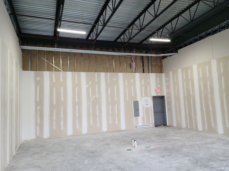 More Photos Of 937 State St, Bridgeport Storefront For Lease