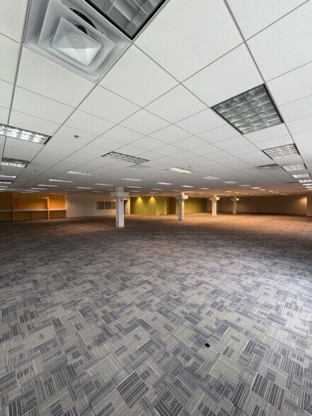 More Photos Of 5300 Kings Island Dr, Mason Office For Sale