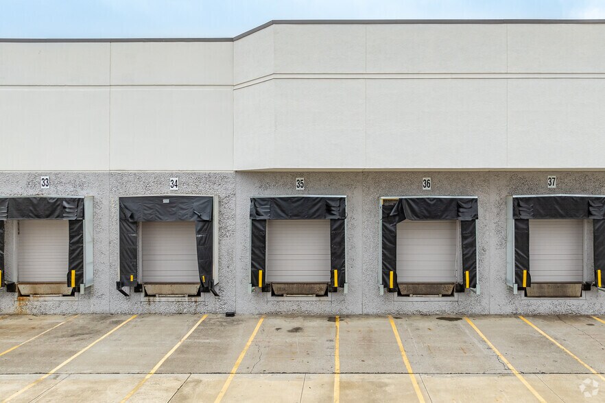 More Photos Of 1614-1634 Westbelt Dr, Columbus Warehouse For Lease