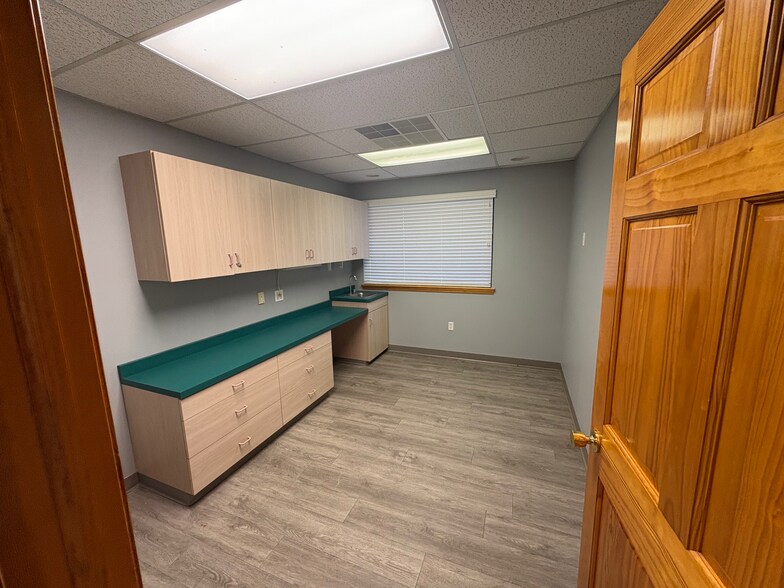 More Photos Of 166 Washington Ave, Batavia Office For Lease