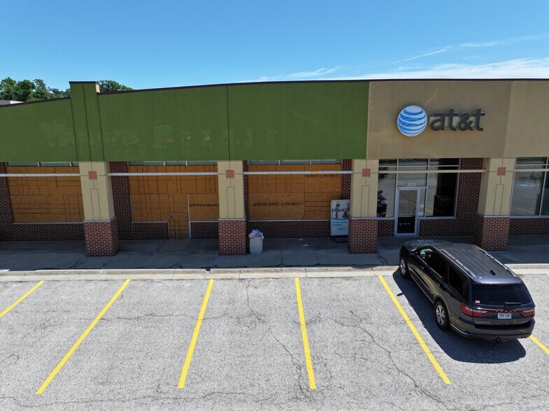 More Photos Of 3205-3225 Oak View Dr, Omaha General Retail For Lease