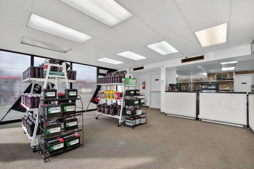 More Photos Of 7475 Boul Saint-Michel, Montréal Freestanding For Sale