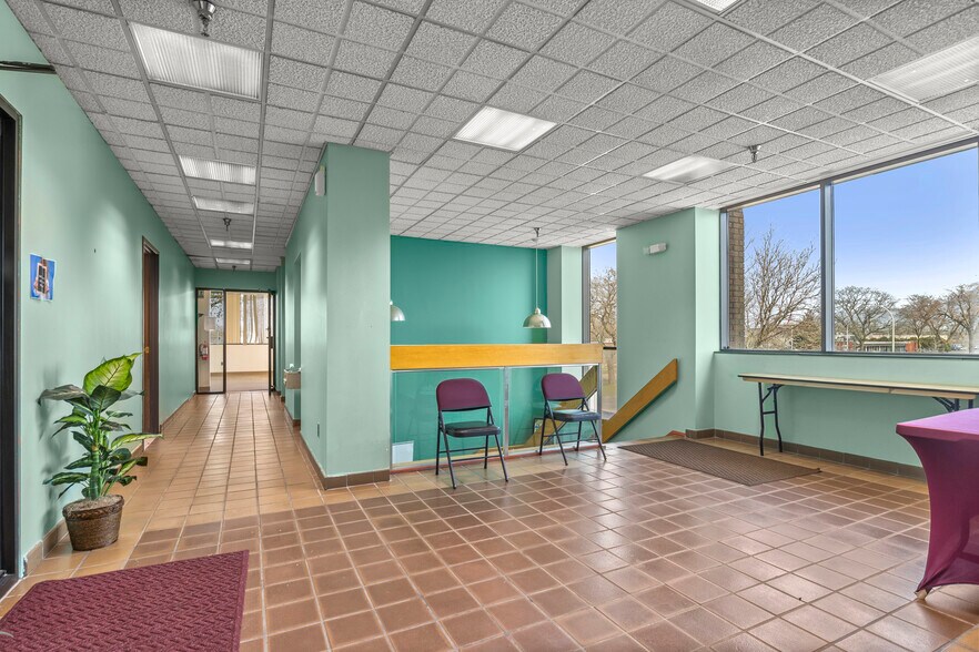 More Photos Of 25050 Outer Dr, Lincoln Park Office For Lease