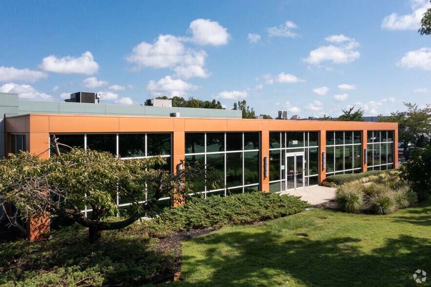 More Photos Of 360 Motor Pky, Hauppauge Medical For Lease