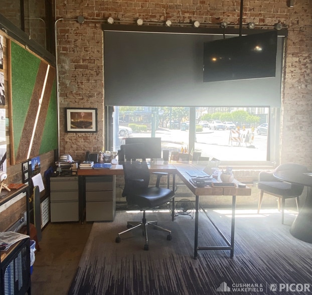 More Photos Of 210-220 E Broadway Blvd, Tucson Freestanding For Sale