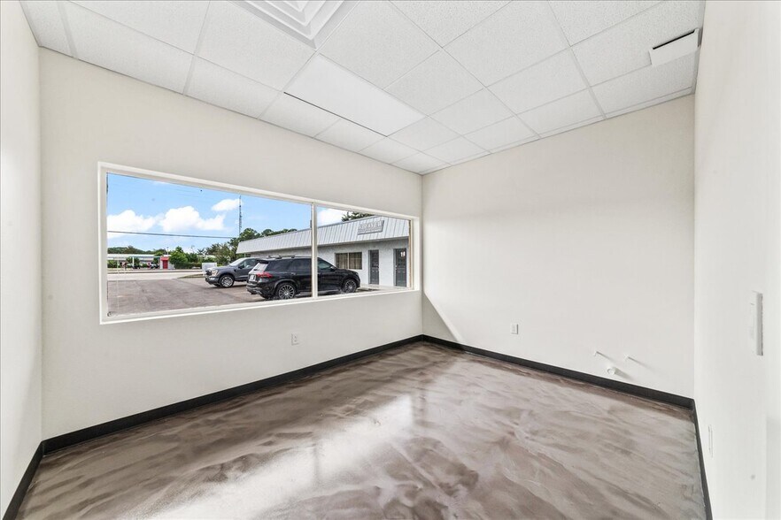 More Photos Of 566 Barton Blvd, Rockledge General Retail For Lease