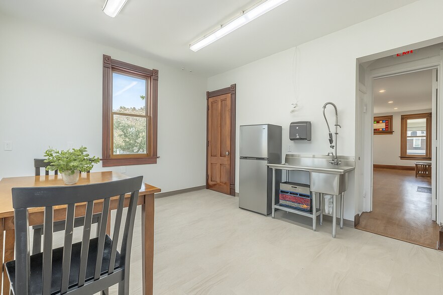 More Photos Of 1303 11th St, Monroe Storefront Retail Office For Lease