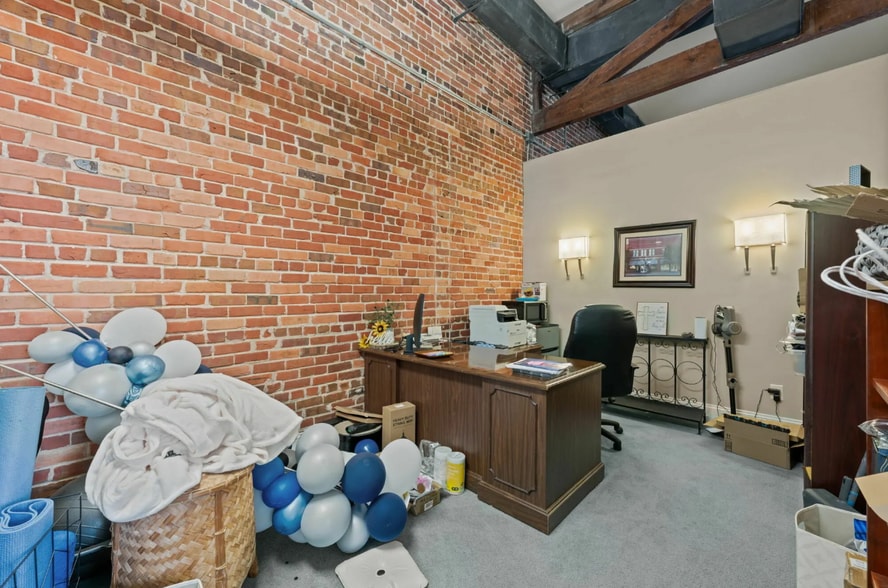 More Photos Of 202 Craven St, New Bern General Retail For Sale