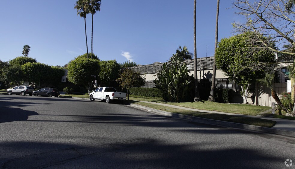 More Photos Of 6717 Wilkinson Ave, North Hollywood Apartments For Sale