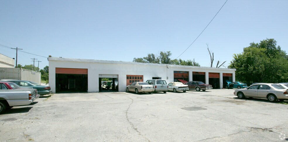 More Photos Of 2112 N Macarthur Blvd, Oklahoma City Auto Repair For Lease
