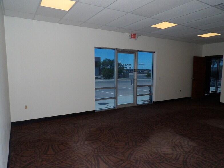 More Photos Of 11500 Pellicano Dr, El Paso Showroom For Lease