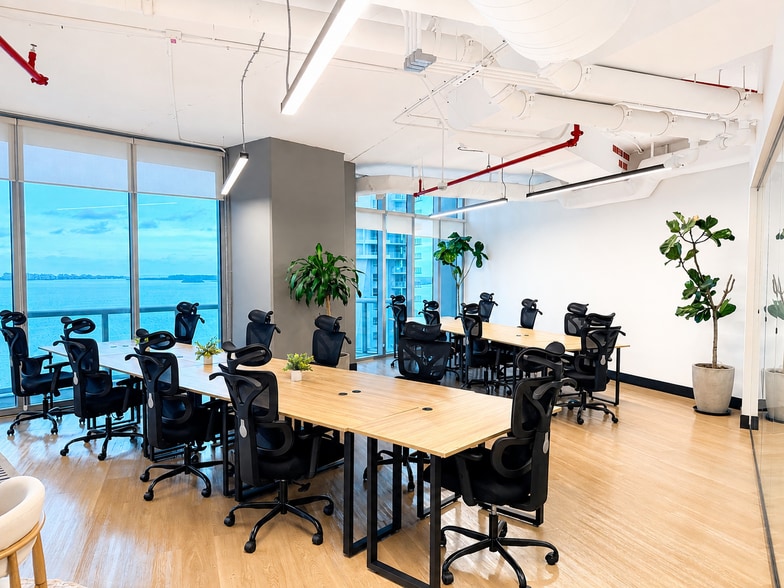 More Photos Of 1100 Brickell Bay Dr, Miami Coworking Space