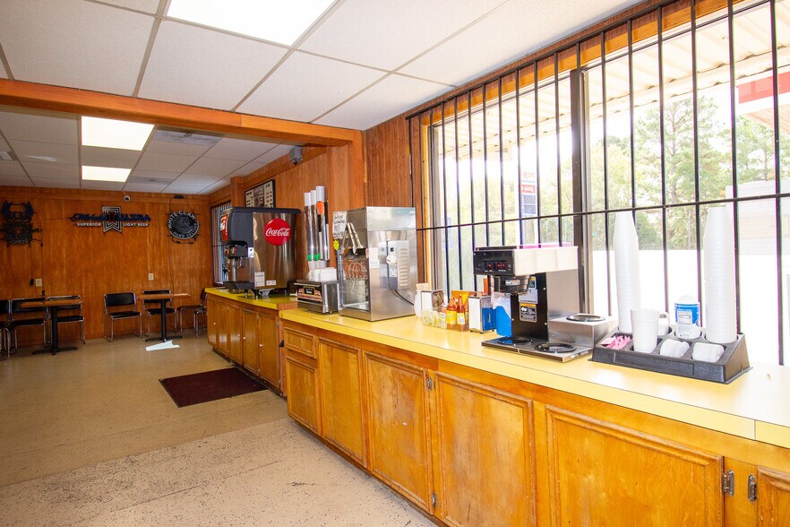 More Photos Of 47506 US-290 BUS, Hempstead Convenience Store For Sale