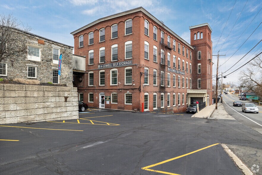 More Photos Of 100 Pleasant St, Dracut Self Storage For Sale