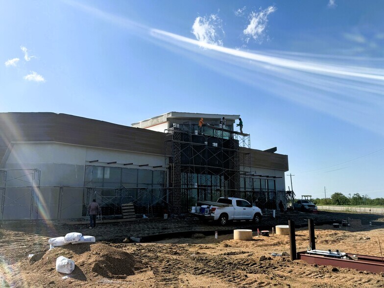 More Photos Of 7501 25th Ave, Texas City Service Station For Lease