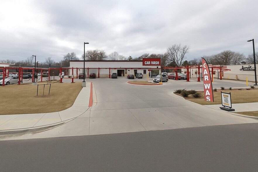 More Photos Of 4240-4252 S Peoria Ave, Tulsa Freestanding For Sale