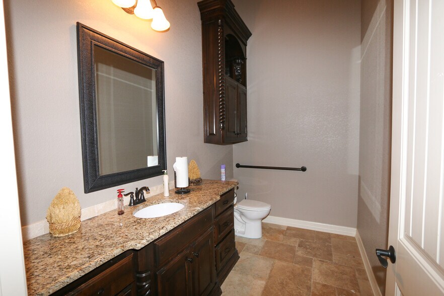 More Photos Of 15488 Fm 2493, Tyler Medical For Lease