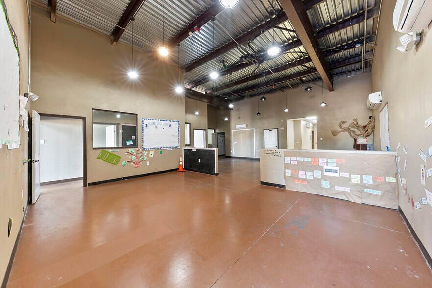 More Photos Of 11799 Beechnut St, Houston Unknown For Lease