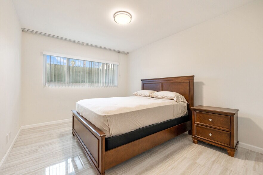 More Photos Of 1425 S Via Soledad, Palm Springs Apartments For Sale