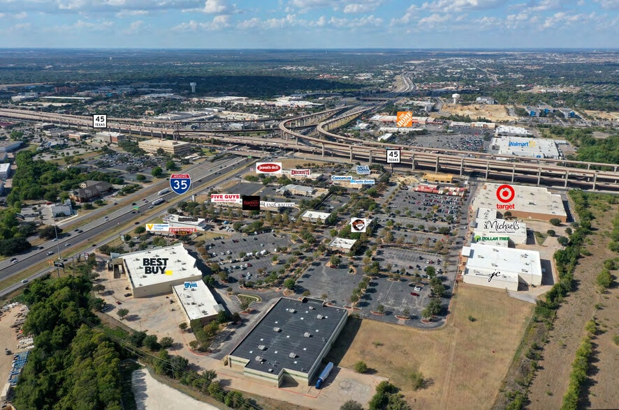 More Photos Of 117 Louis Henna Blvd, Round Rock Unknown For Lease