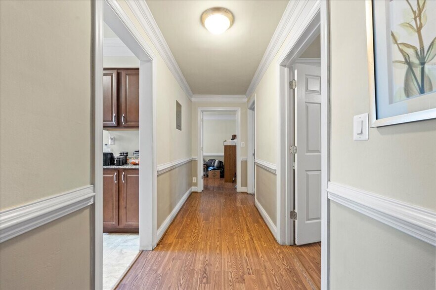 More Photos Of 1911 Dixon St, Fredericksburg Freestanding For Sale