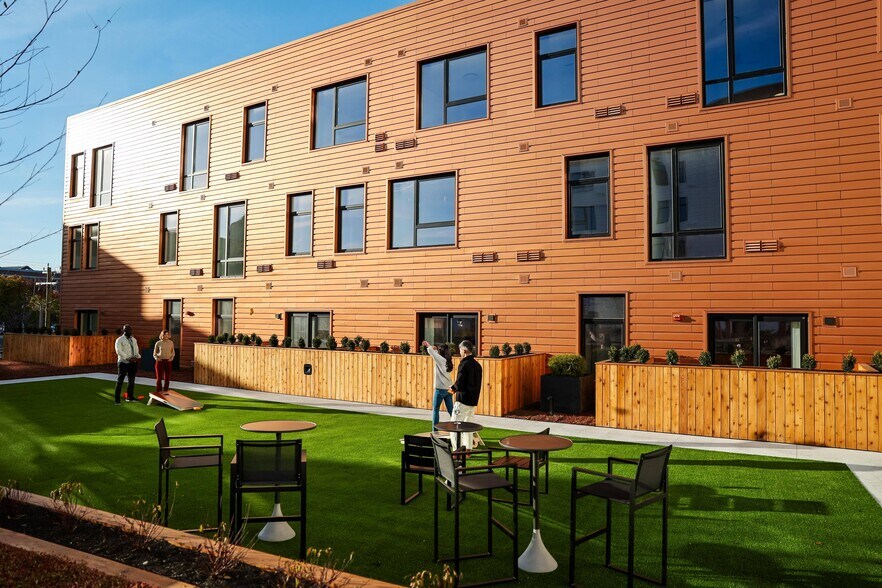 More Photos Of 52 Hanover St, Portland Apartments For Lease