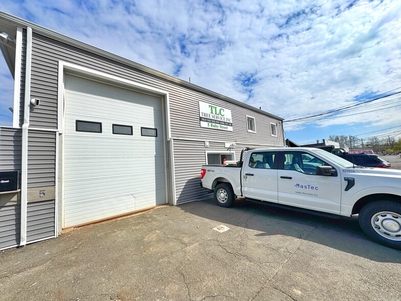 Primary Photo Of 16 Ruby St, Norwalk Manufacturing For Lease