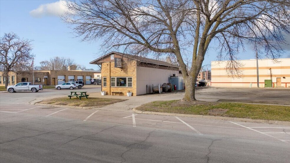 More Photos Of 1034 8th St, Onawa Bar For Sale