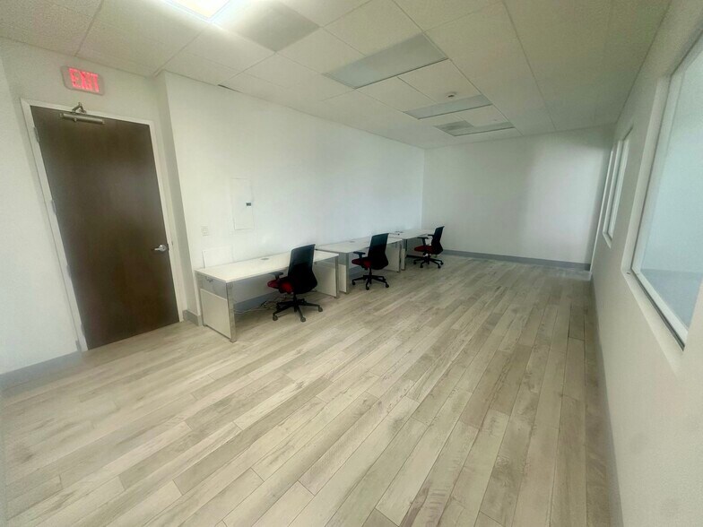 More Photos Of 20200 W Dixie Hwy, Aventura Office For Sale