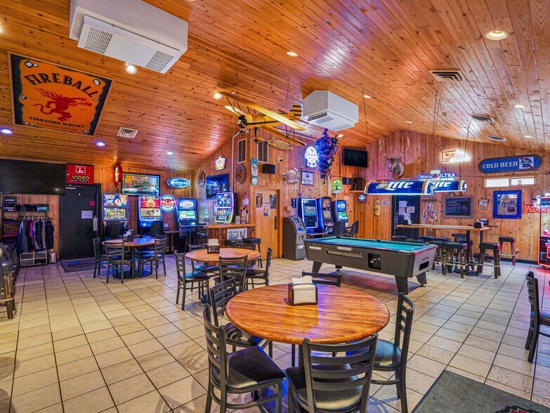 Primary Photo Of 142 S Main St, Jefferson Flex For Sale
