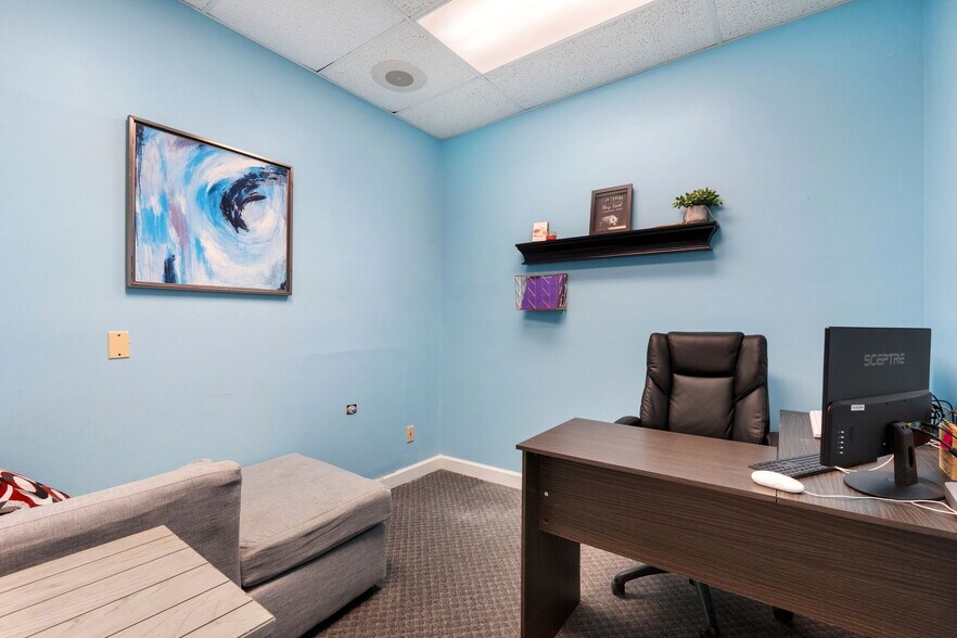 More Photos Of 1919 Boulevard St, Greensboro Office For Sale